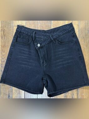 SHEIN Black High-Rise Denim Shorts